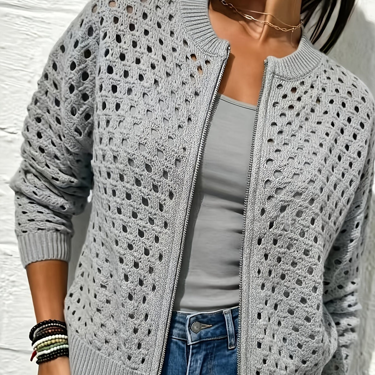 Pull grande taille, détail ajouré, détail du col