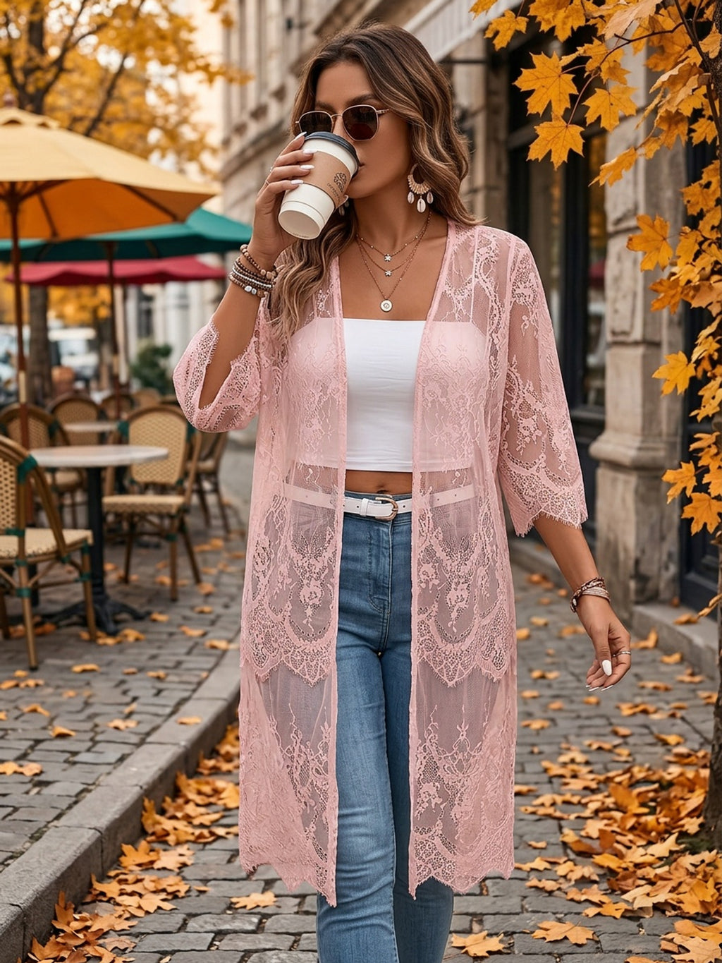 Cardigan grande taille en dentelle, encolure nette, effet ajouré, vu de dos