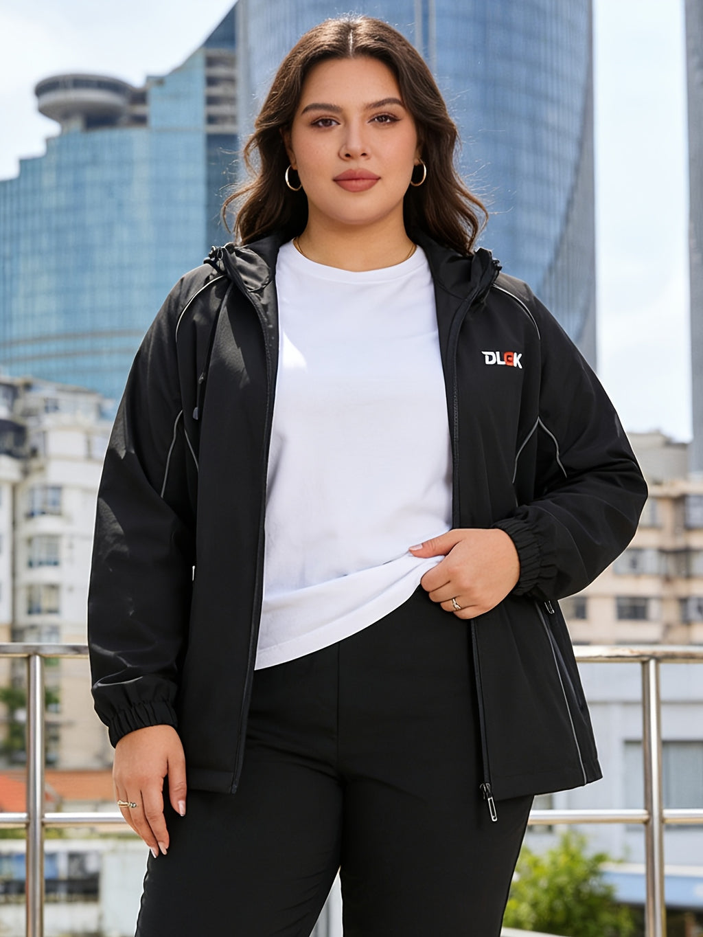 Veste grande taille, poches pratiques, ligne nette, vu de dos