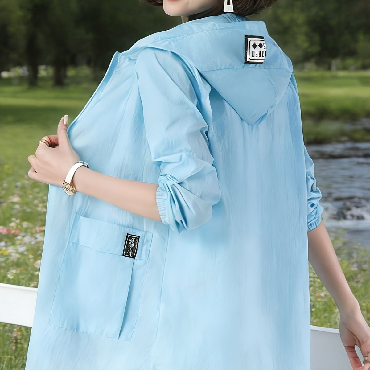 Veste grande taille, fermeture zippée, capuche, tissu léger, tissu opaque