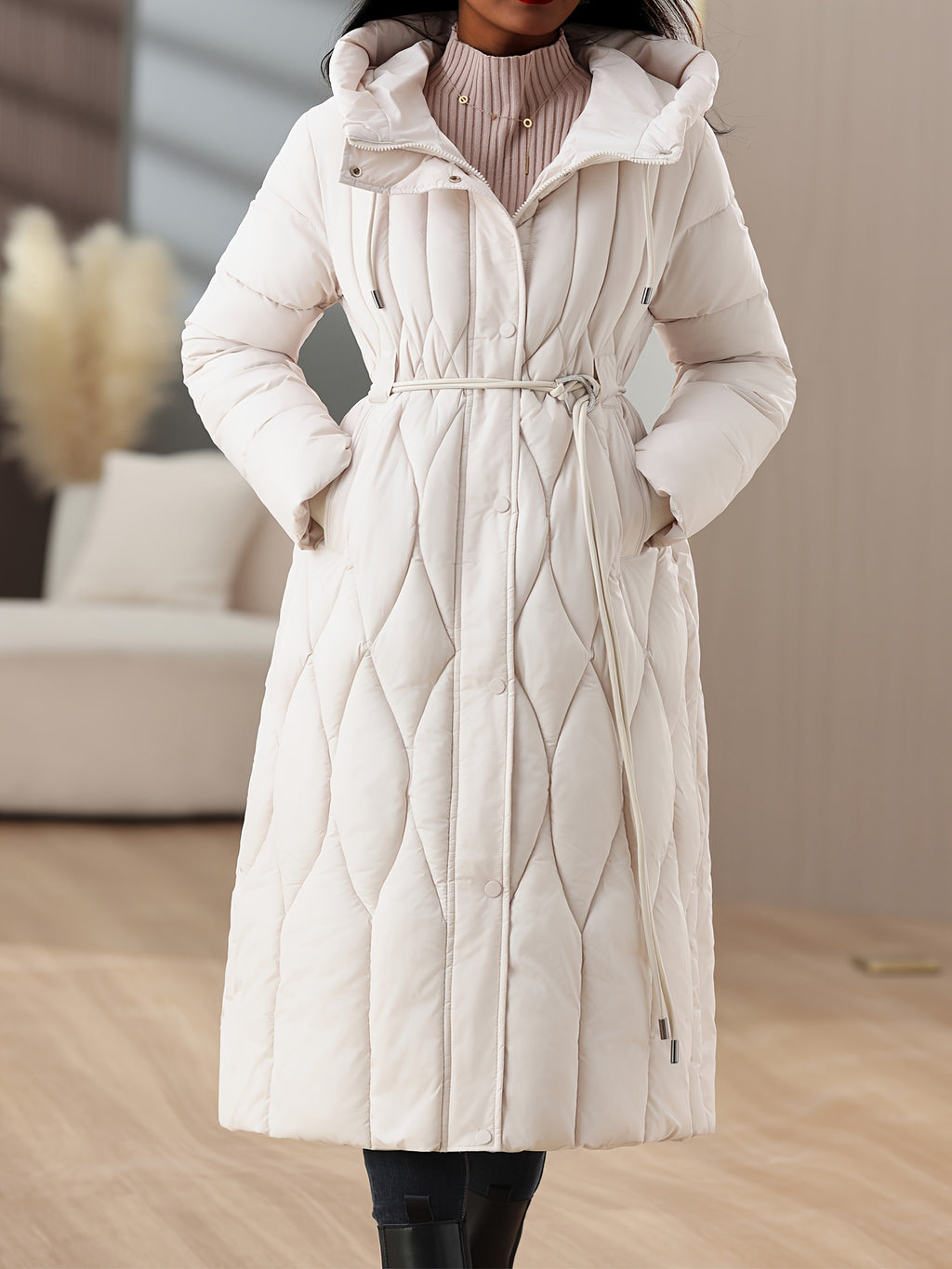 Manteau grande taille, coupe ajustée, capuche, chaleur d'hiver, porté de face