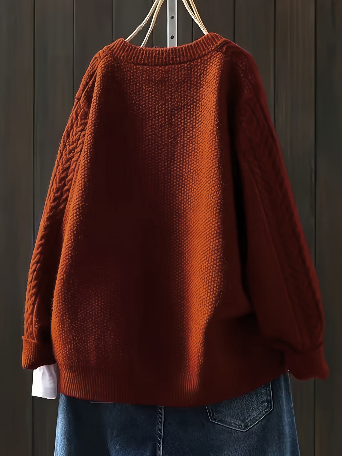 Cardigan grande taille, coupe oversize, boutonnage, manches longues, porté de face