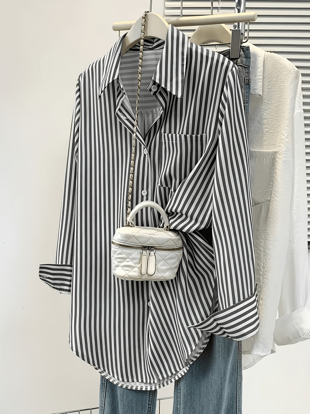 Chemise grande taille à rayures, coupe oversize, col à revers, boutonnage Image