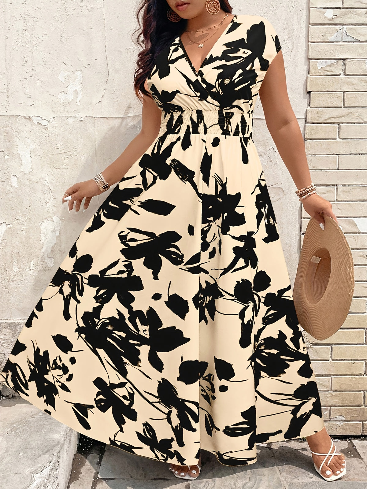 Robe longue grande taille — Grandes fleurs, taille froncée