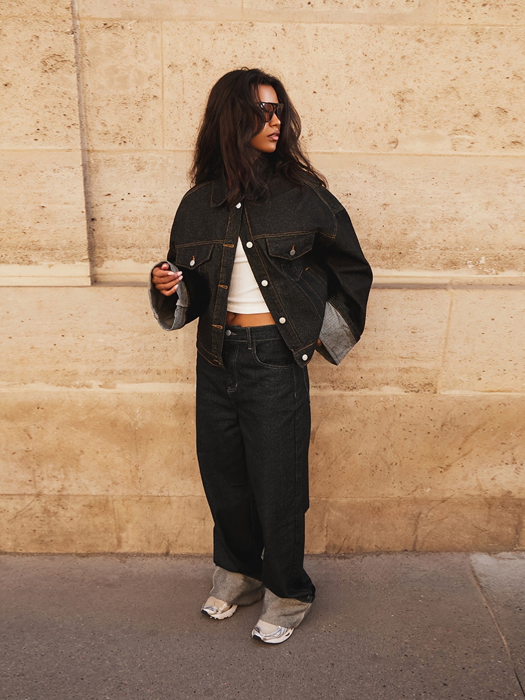 Veste grande taille, col V, tenue franche, vu de dos