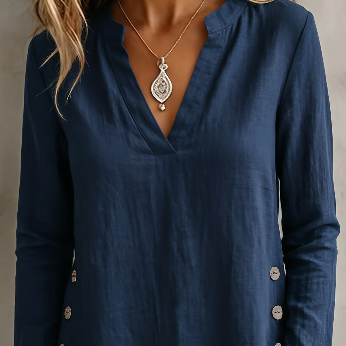 Top grande taille en lin, coupe ample, col V, tenue souple — matière : lin Image