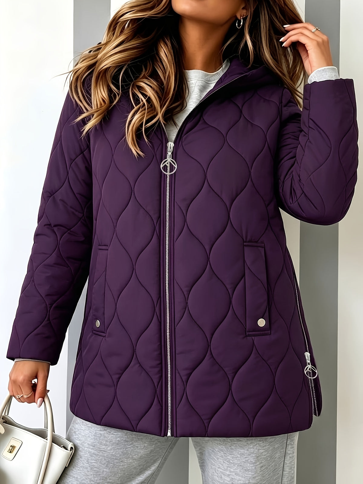 Manteau grande taille, coupe ample, capuche, mise en situation