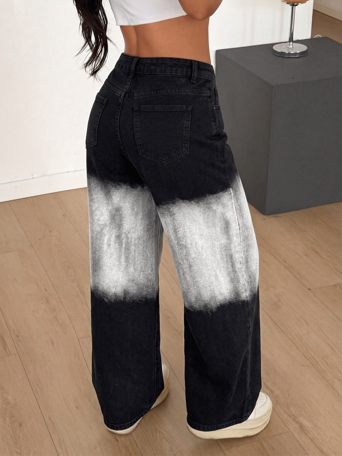 Pantalon grande taille, coupe oversize, strass, tenue franche