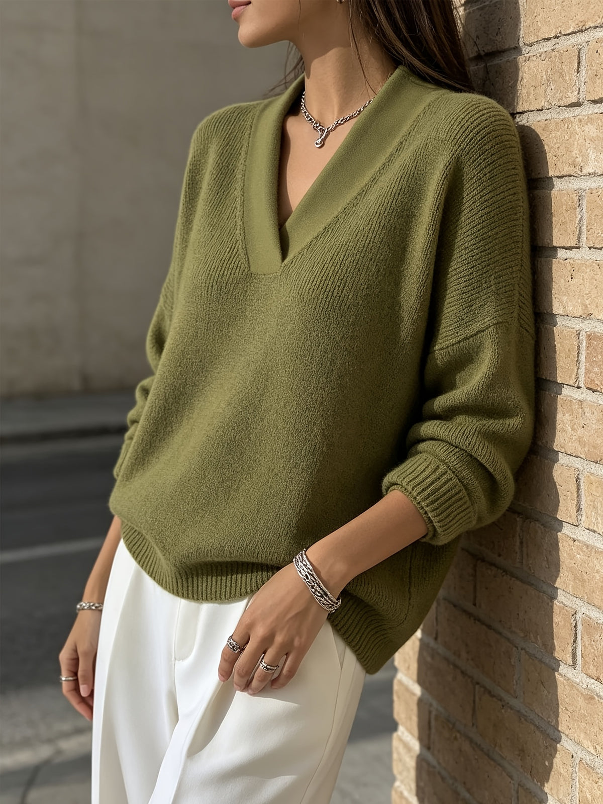 Pull grande taille, coupe oversize, col V, manches longues, visuel produit