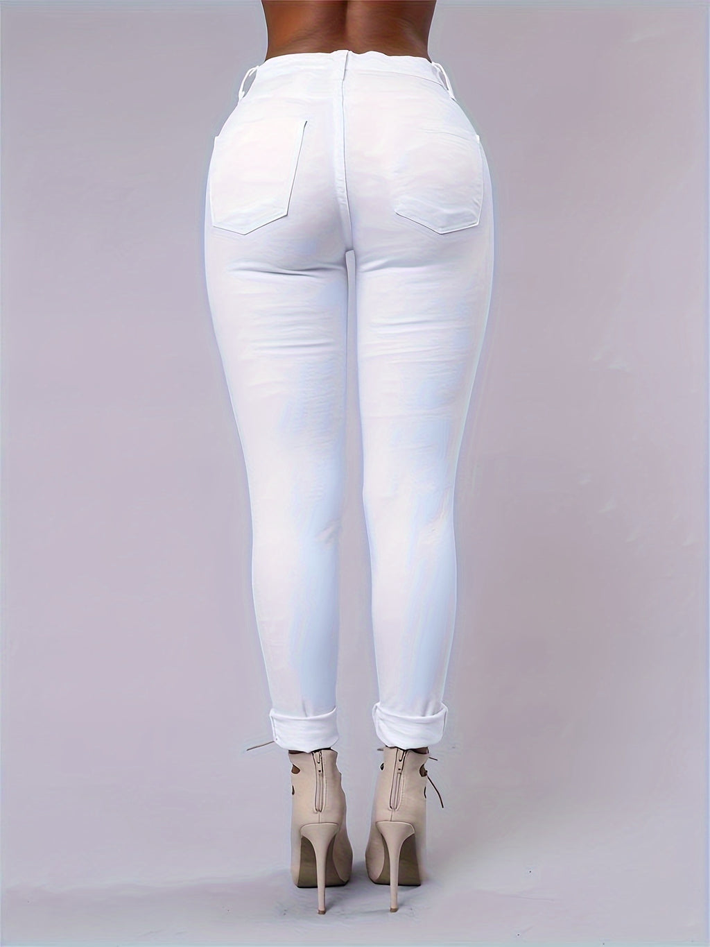 Pantalon grande taille, coupe oversize, tenue franche, esprit streetwear, visuel produit