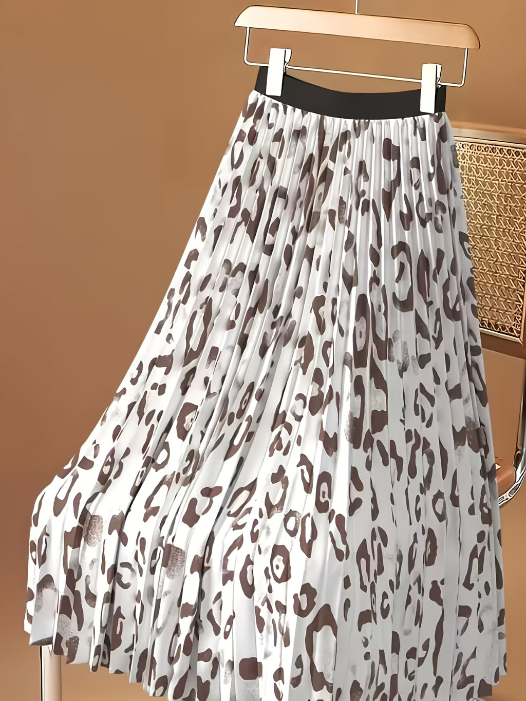 Jupe grande taille, coupe évasée, plissés, tissu opaque