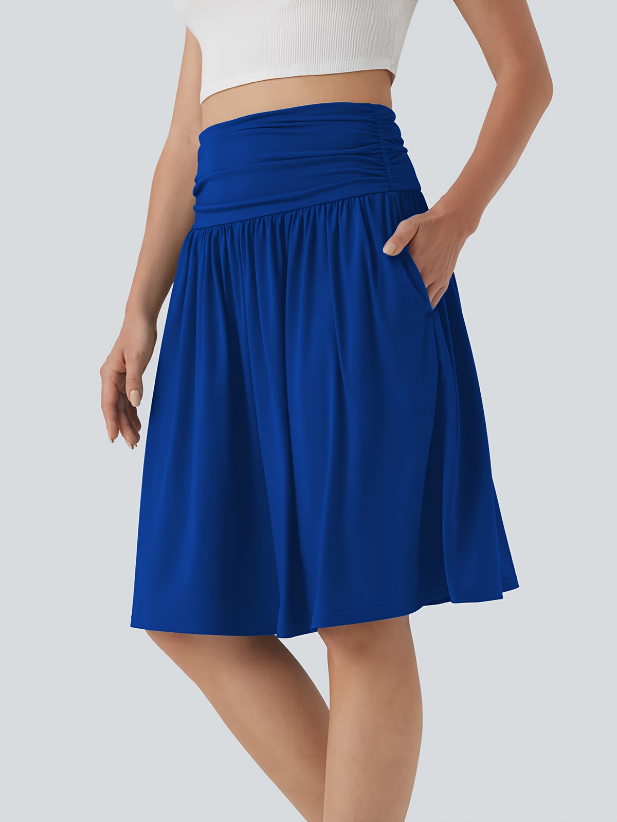 Jupe grande taille, coupe évasée, poches pratiques, détail du col