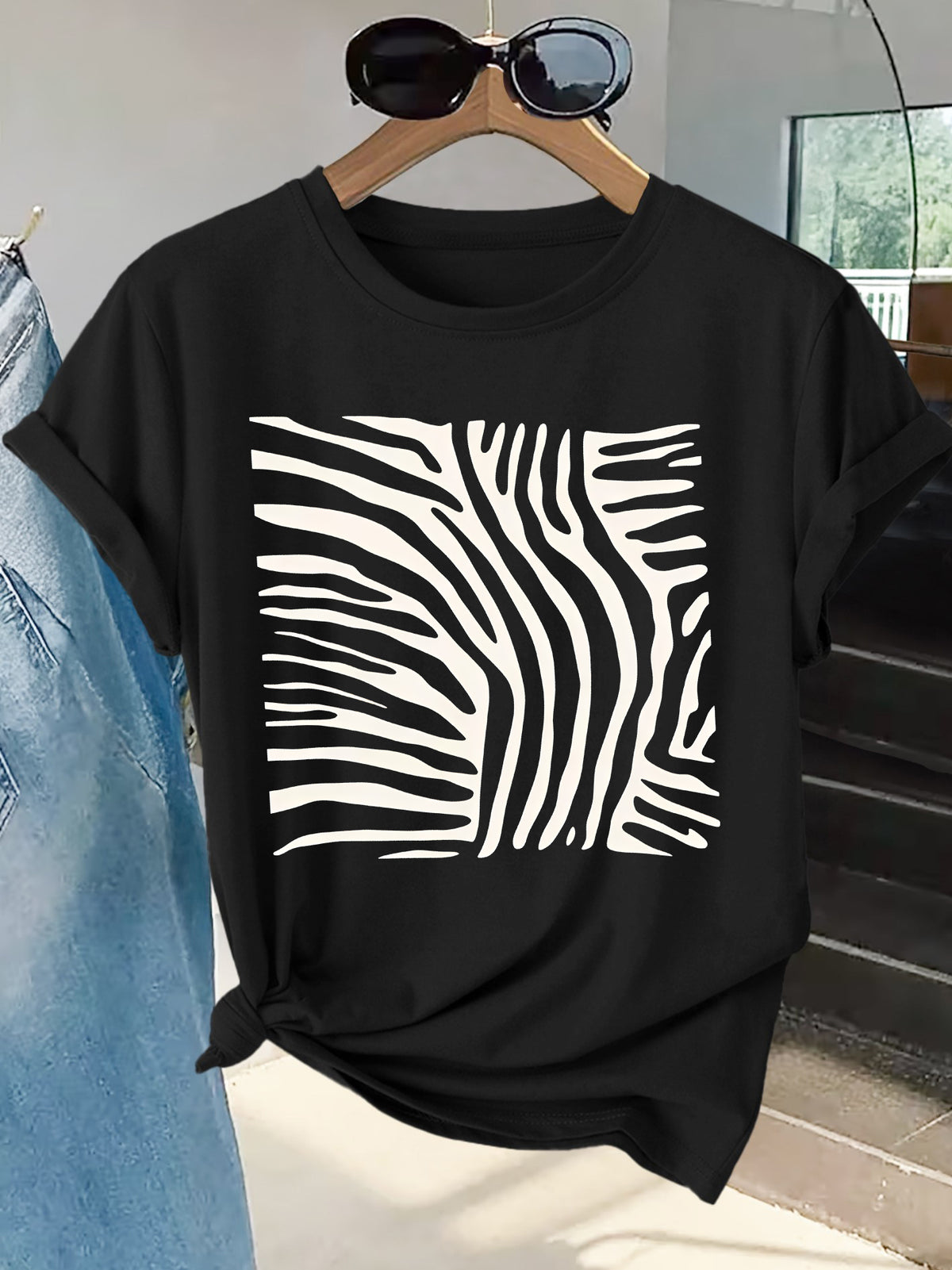 T-shirt grande taille à imprimé zébré, coupe ample, manches courtes, visuel produit