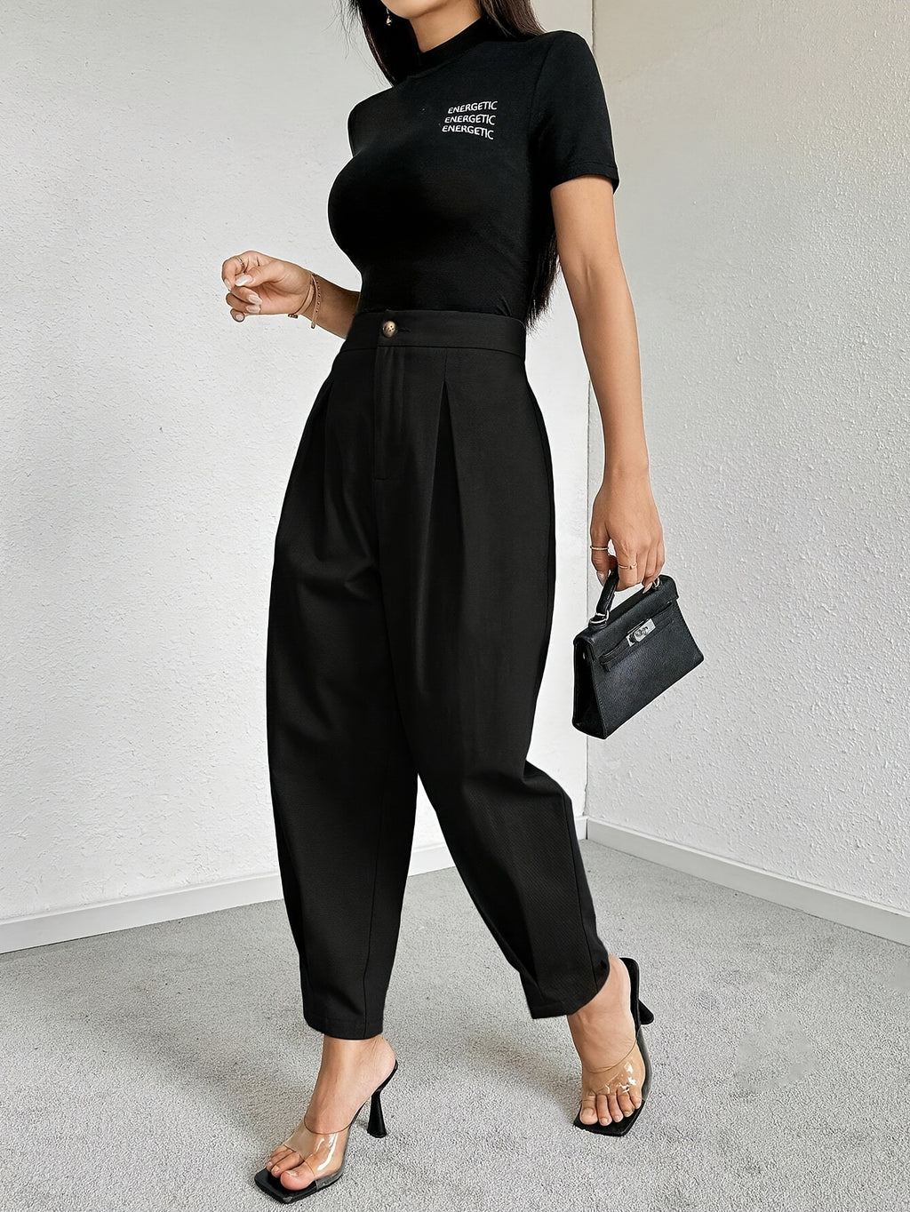 Pantalon carotte grande taille — Plis creux et bouton doré