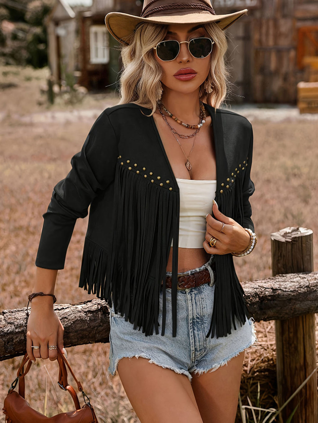 Veste grande taille, coupe oversize, pompons, manches longues, détail du tissu