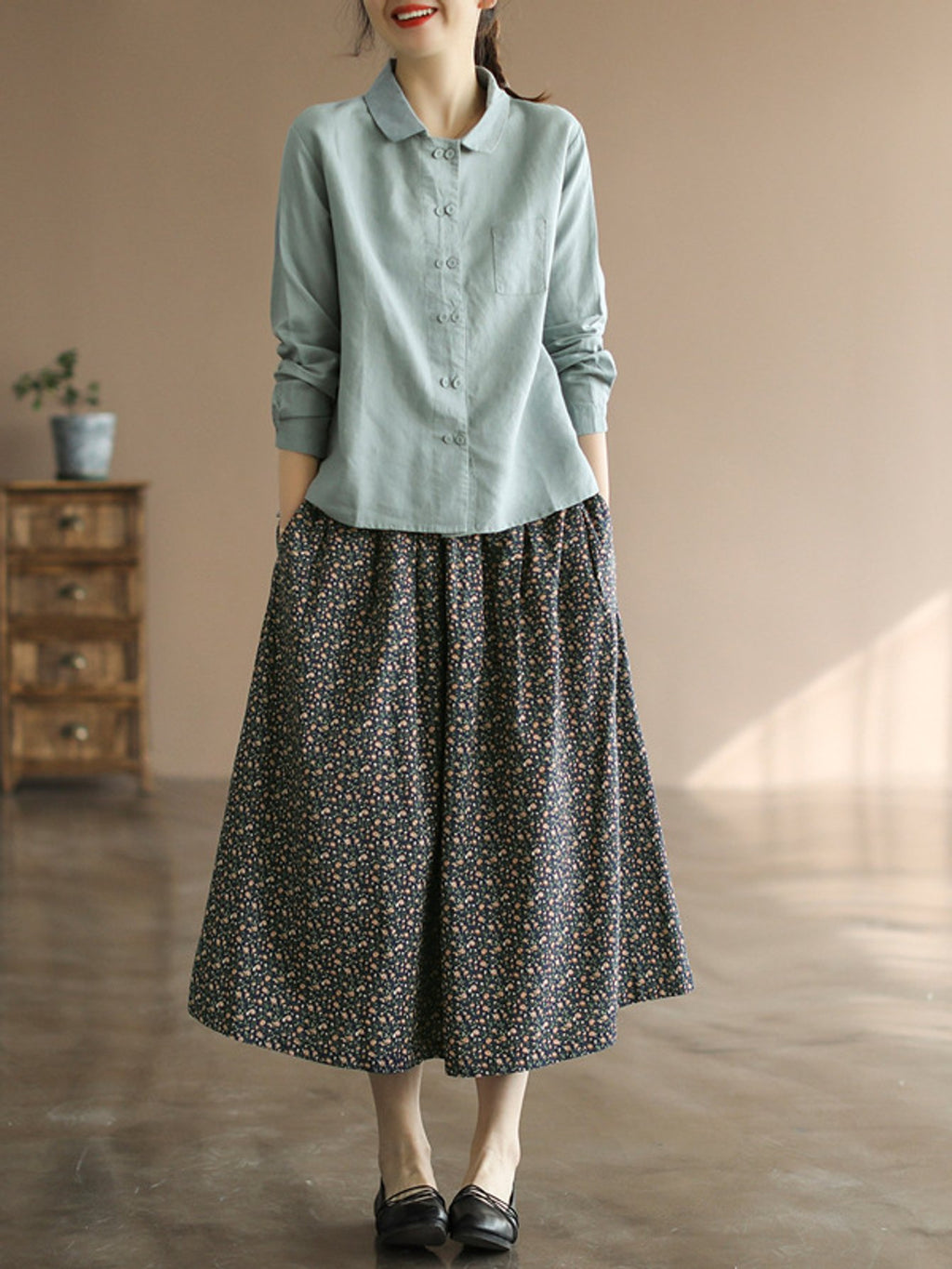 Chemise grande taille en lin, coupe ample, manches longues, tenue souple, vue de profil