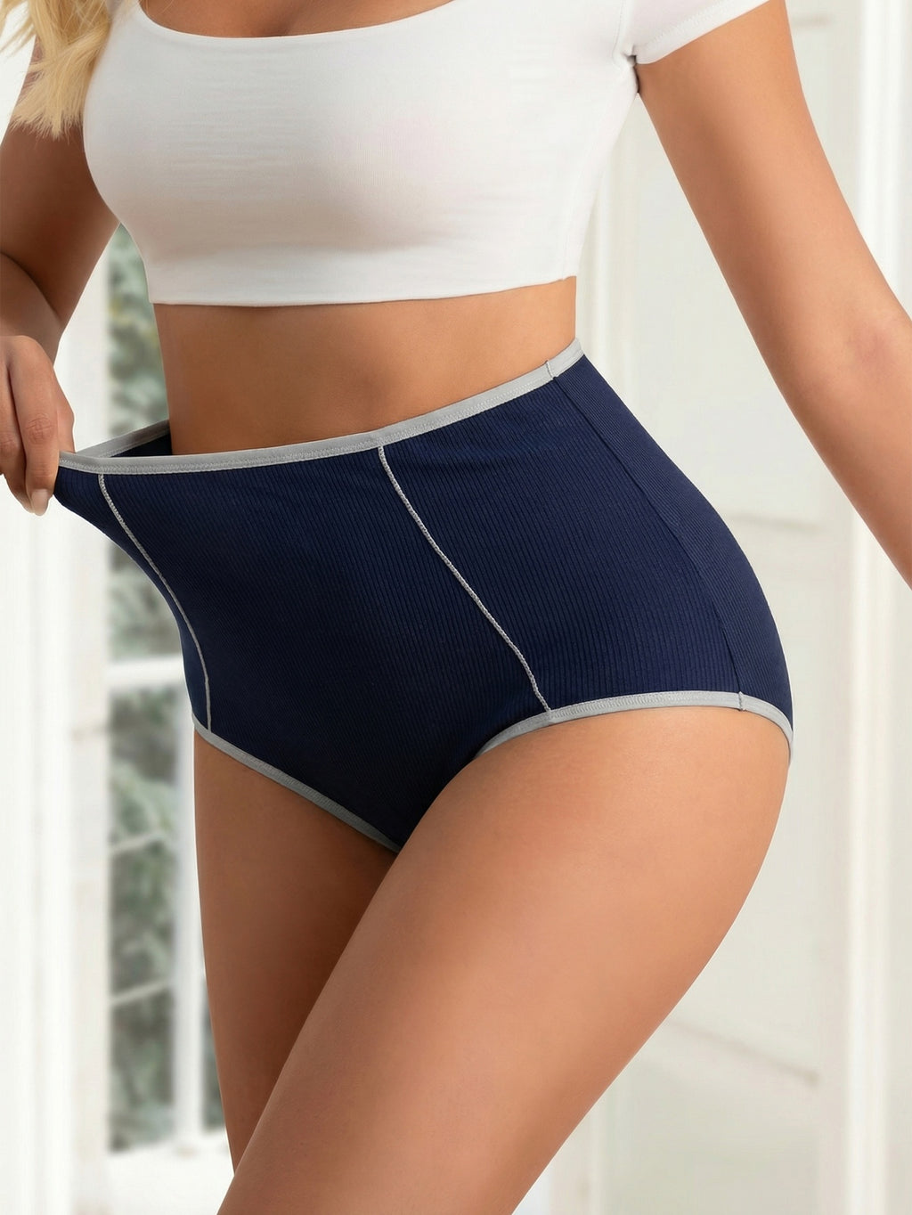 Culotte grande taille, coupe ajustée, toucher naturel, détail du col