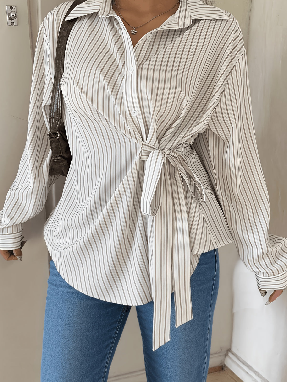 Chemise grande taille à rayures, ligne nette, vu de dos