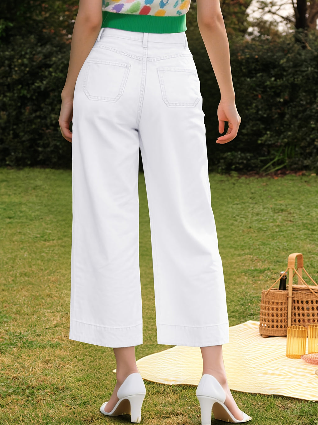 Jean grande taille, coupe droite, poches plaquées, tenue franche, détail du tissu