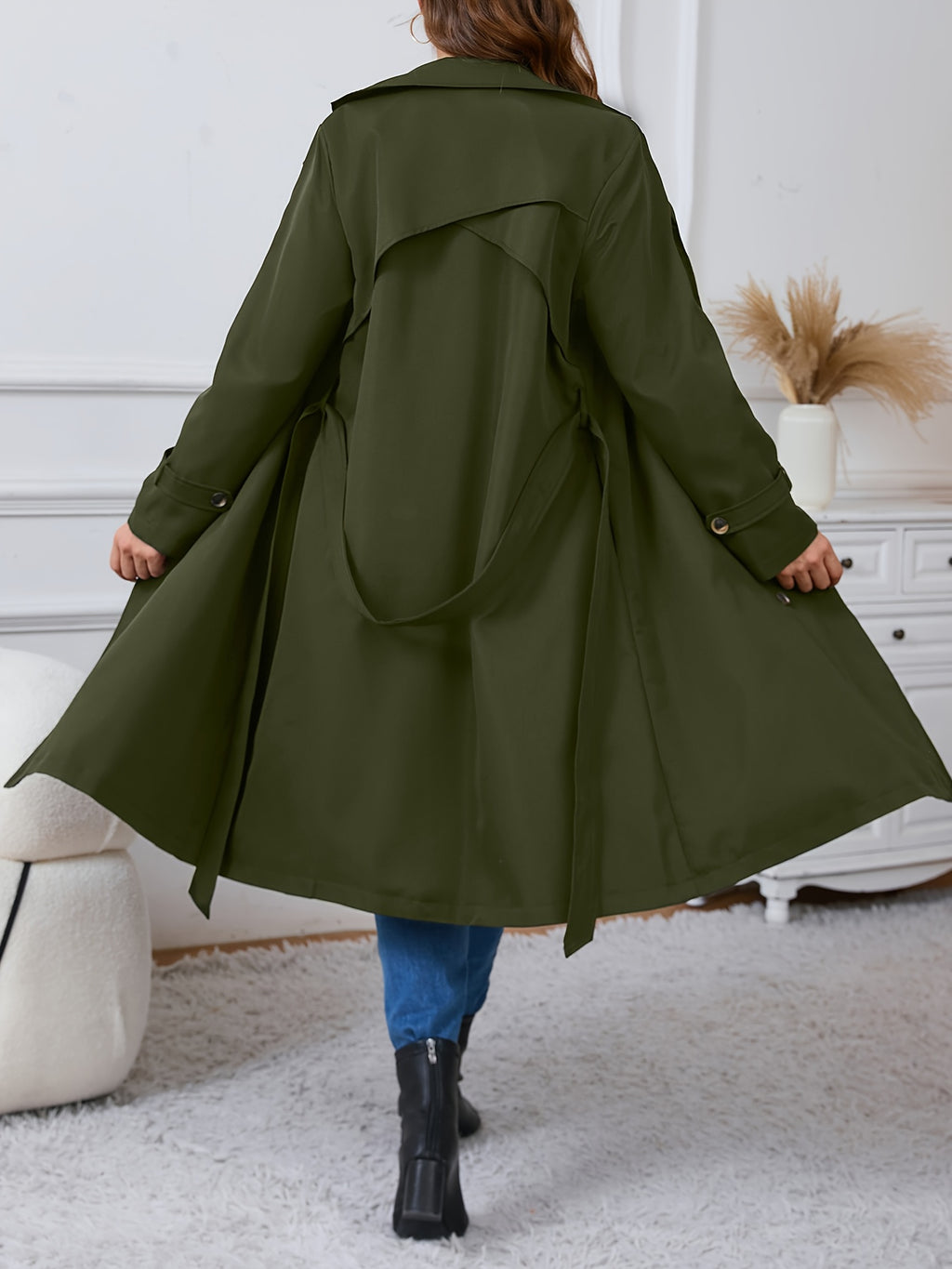 Manteau grande taille, coupe longue, col à revers, boutonnage, vu de dos