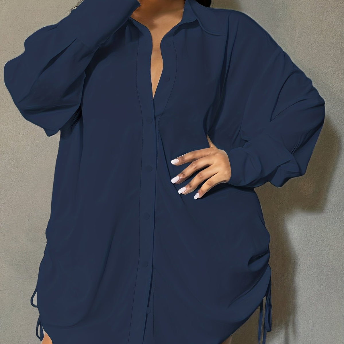 Chemise grande taille, boutonnage, manches longues, détail du tissu
