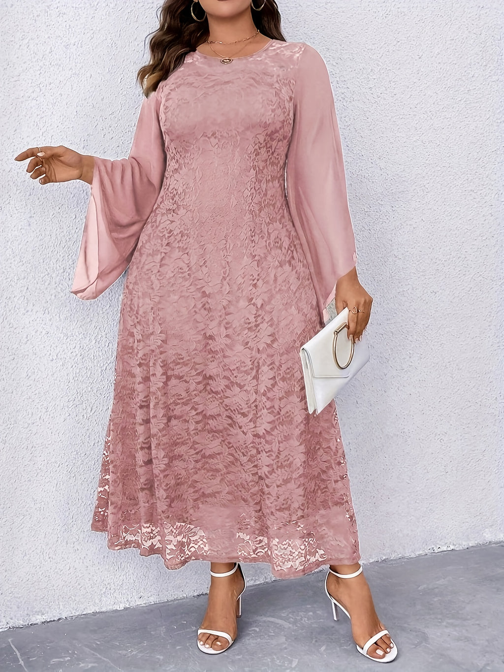 Robe en dentelle grande taille — Mi-longue à manches voile