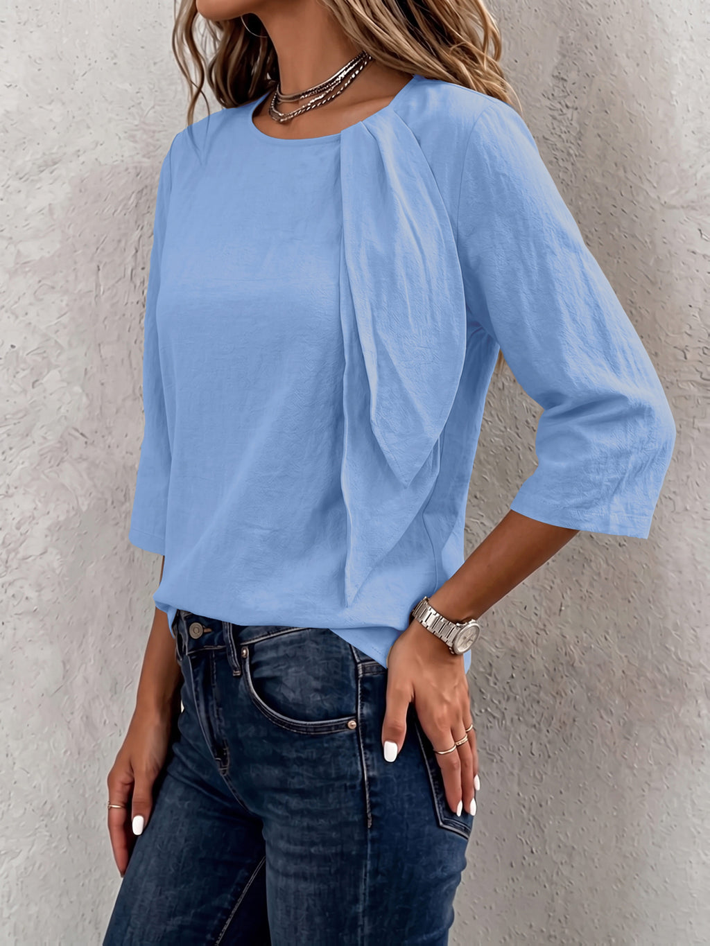 Top grande taille, coupe oversize, toucher naturel, mise en situation