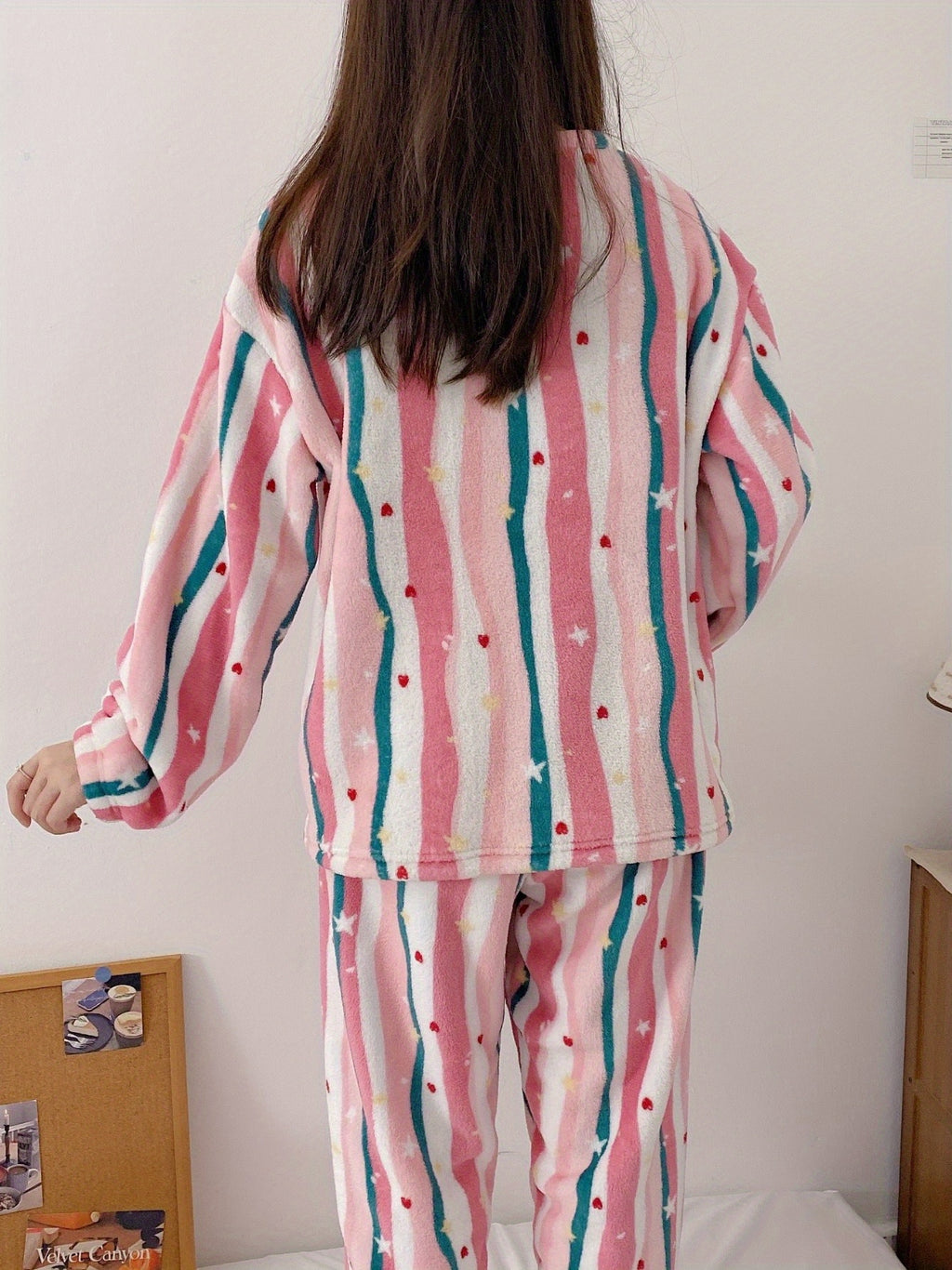 Pyjama grande taille à rayures, chaleur d'hiver, porté de face