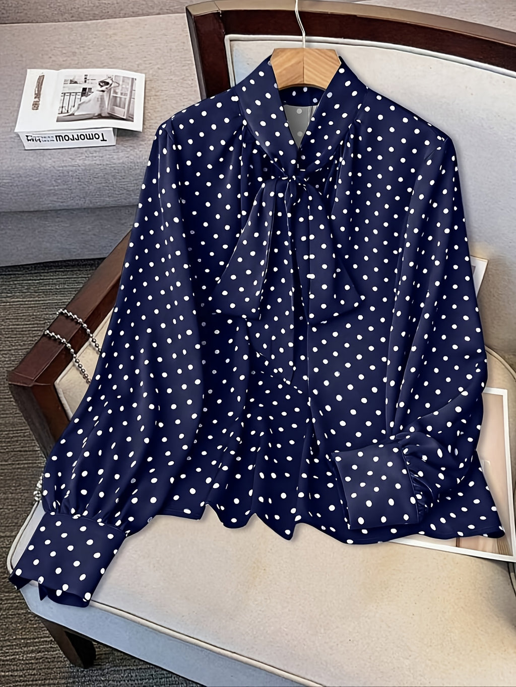 Blouse grande taille à pois, manches longues, mise en situation