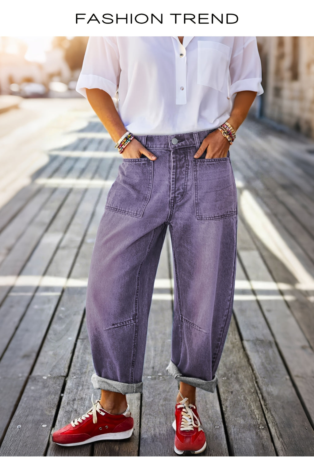 Jean grande taille, coupe droite, délavage doux, poches pratiques, détail du tissu