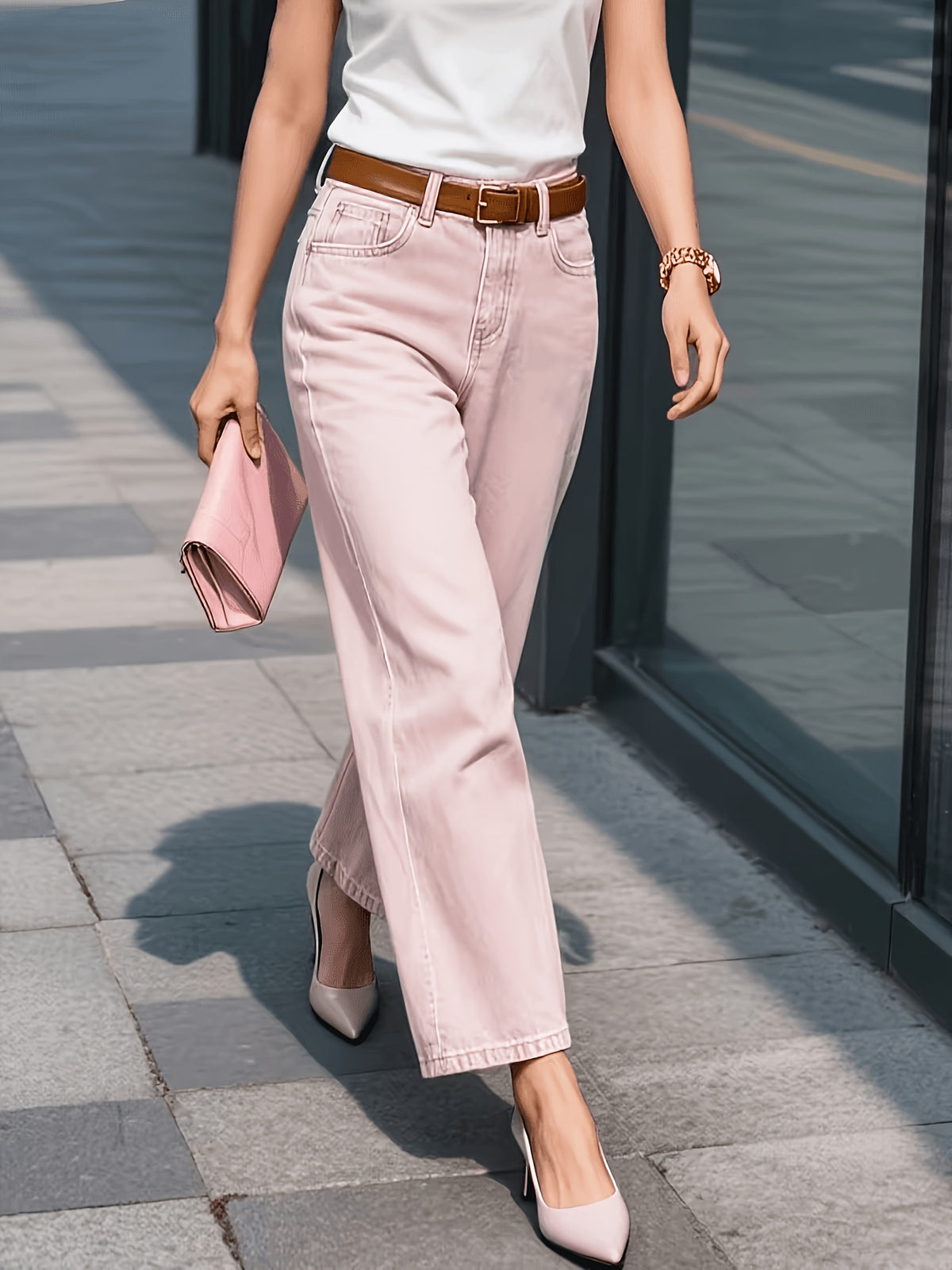 Pantalon grande taille, coupe oversize, poches pratiques, tenue franche, détail du tissu