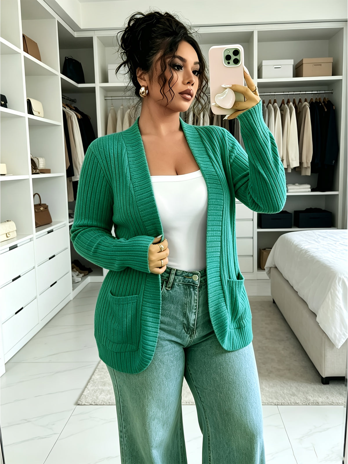 Cardigan grande taille, coupe ample, manches longues, détail du tissu