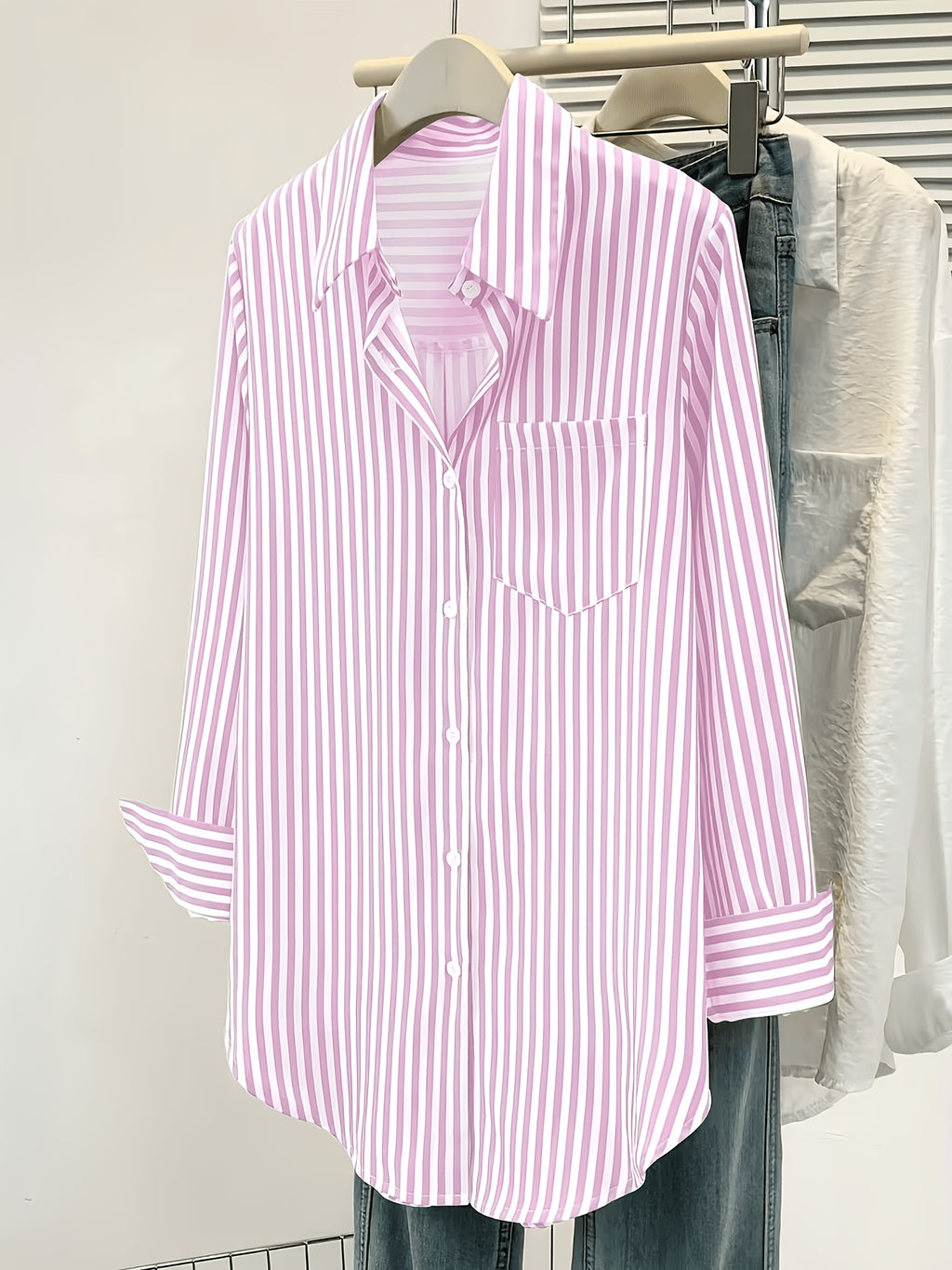 Chemise grande taille à rayures, coupe oversize, col à revers, boutonnage, porté de face