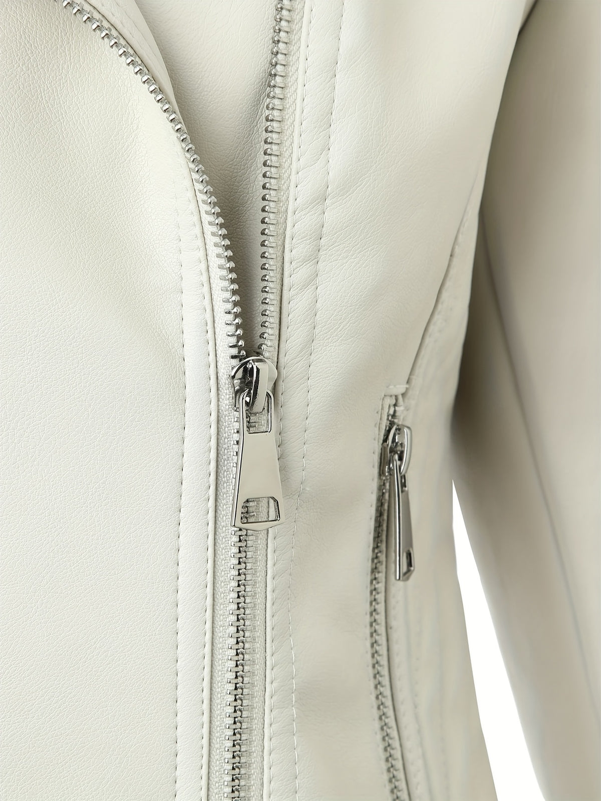 Veste grande taille en cuir synthétique, coupe ajustée, col, mise en situation