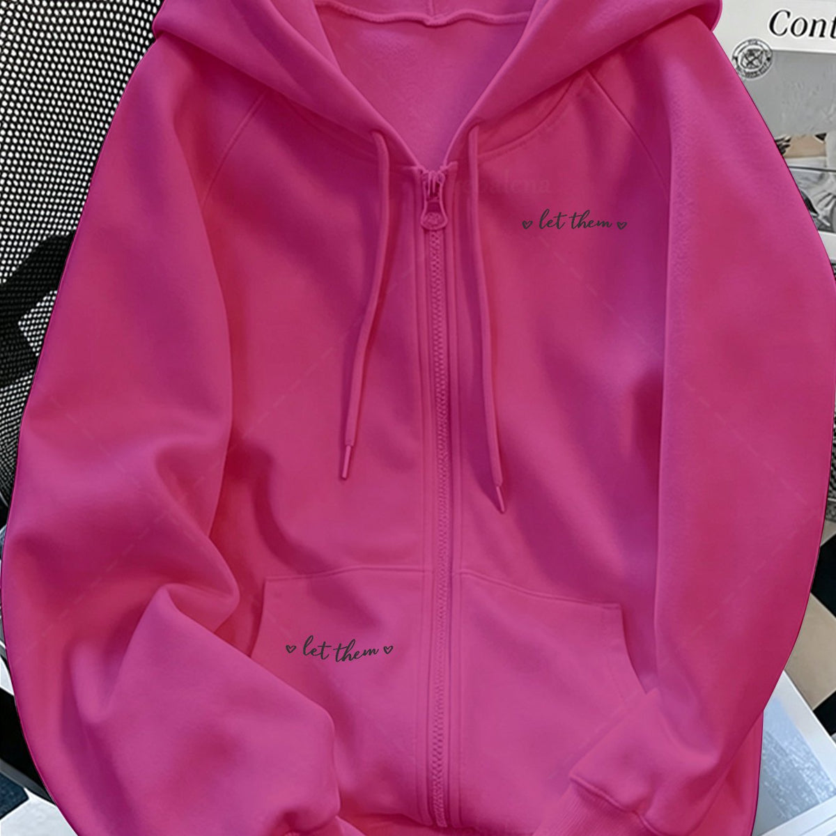 Veste grande taille à broderies, coupe oversize, manches longues, porté de face