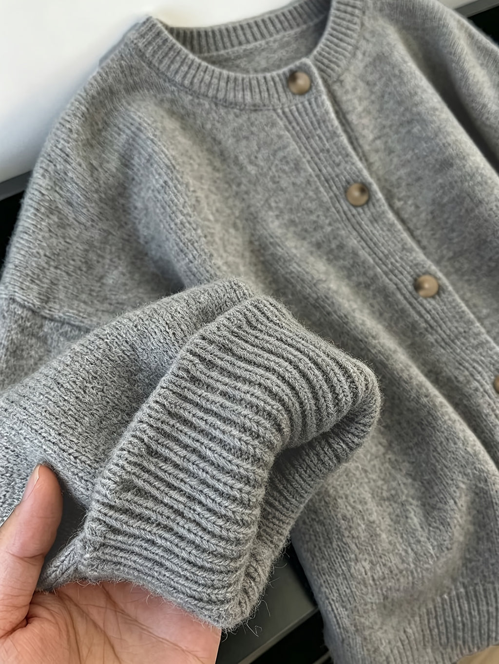 Cardigan grande taille, coupe ample, chaleur d'hiver, porté de face