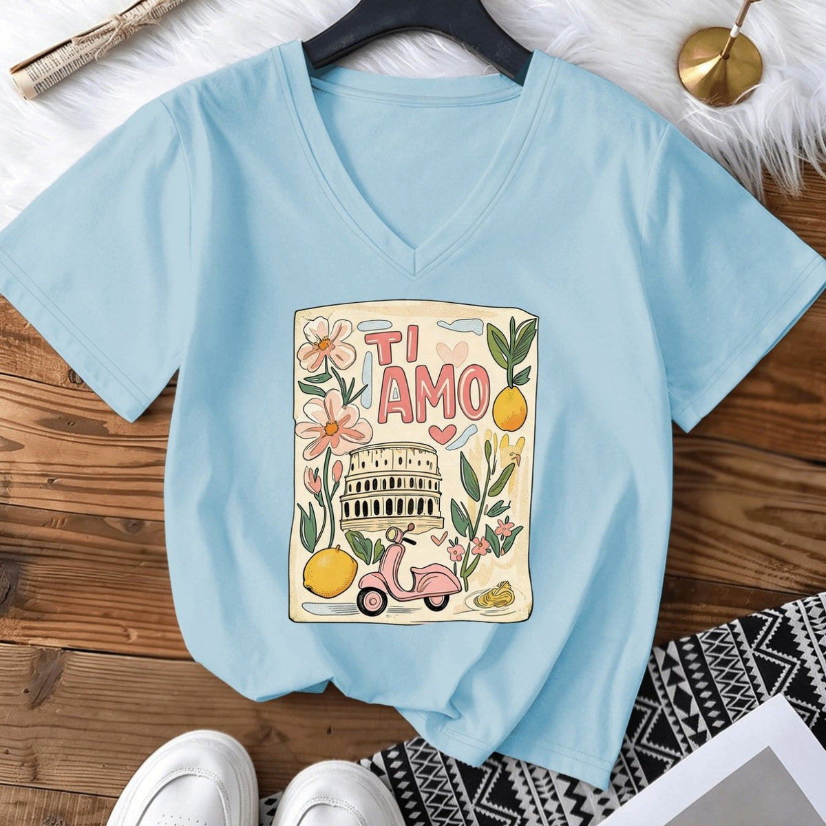 T-shirt grande taille, coupe ample, col V, manches courtes, vu de dos