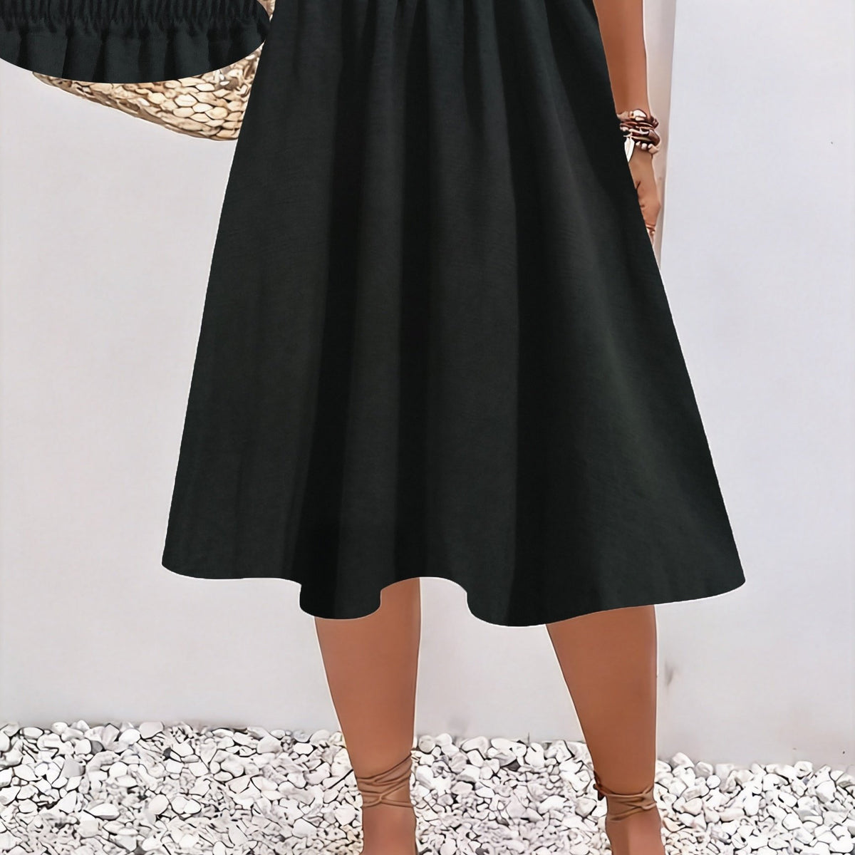 Jupe grande taille, coupe évasée, longueur genou, allure élégante — matière : polyester