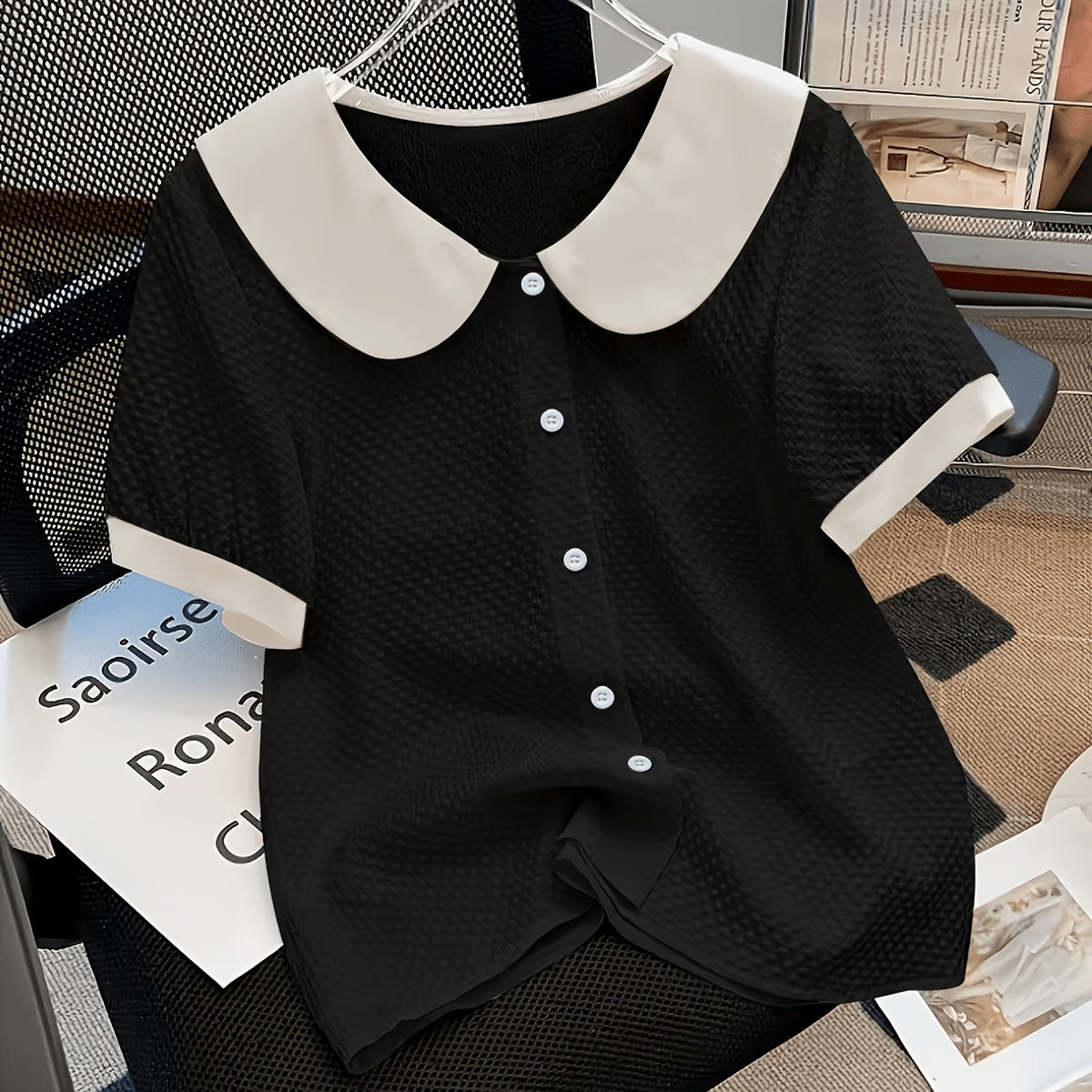 Chemise grande taille, boutonnage, manches courtes, allure élégante, porté de face