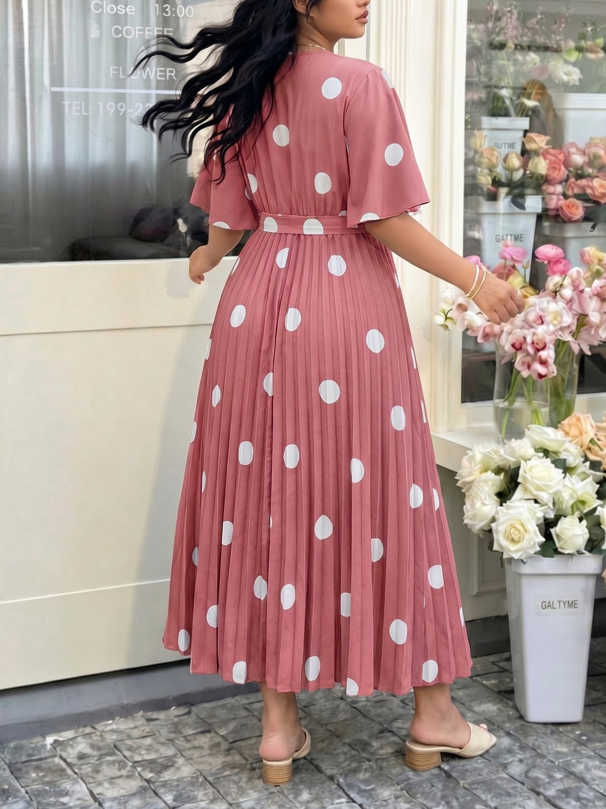 Robe midi grande taille, pois et jupe plissée soleil
