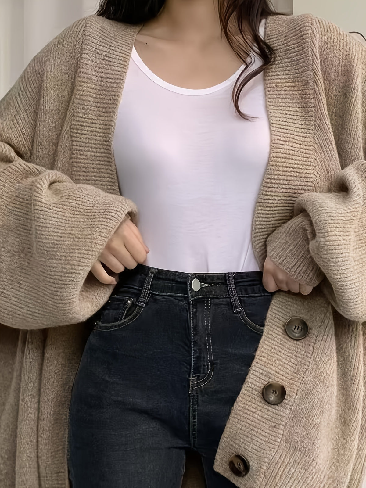 Veste grande taille en laine, coupe ample, col V, tenue chaude, vue de profil