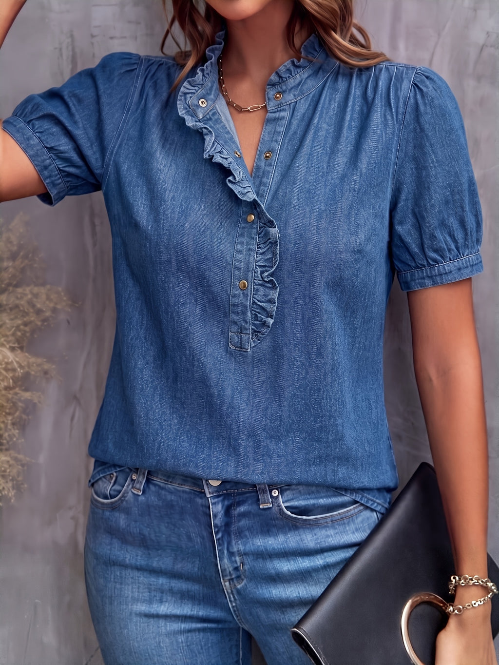 Chemise grande taille, coupe ample, col montant, boutonnage — composition : 85% Coton, 15% Polyester