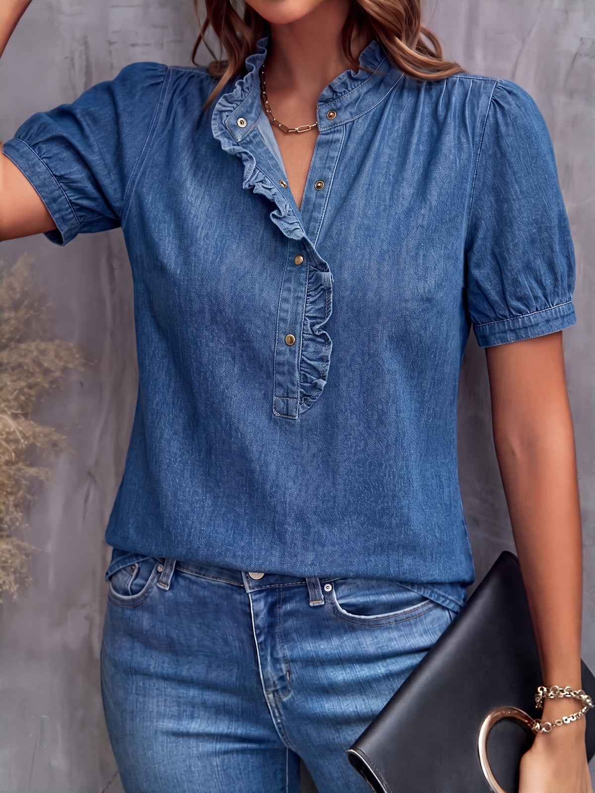 Chemise grande taille, coupe ample, col montant, boutonnage — composition : 85% Coton, 15% Polyester Image