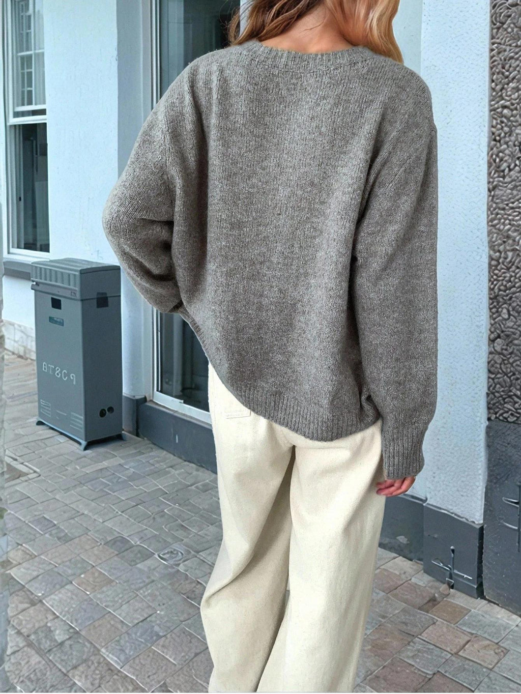Cardigan grande taille, coupe oversize, col rond, toucher moelleux, détail du tissu
