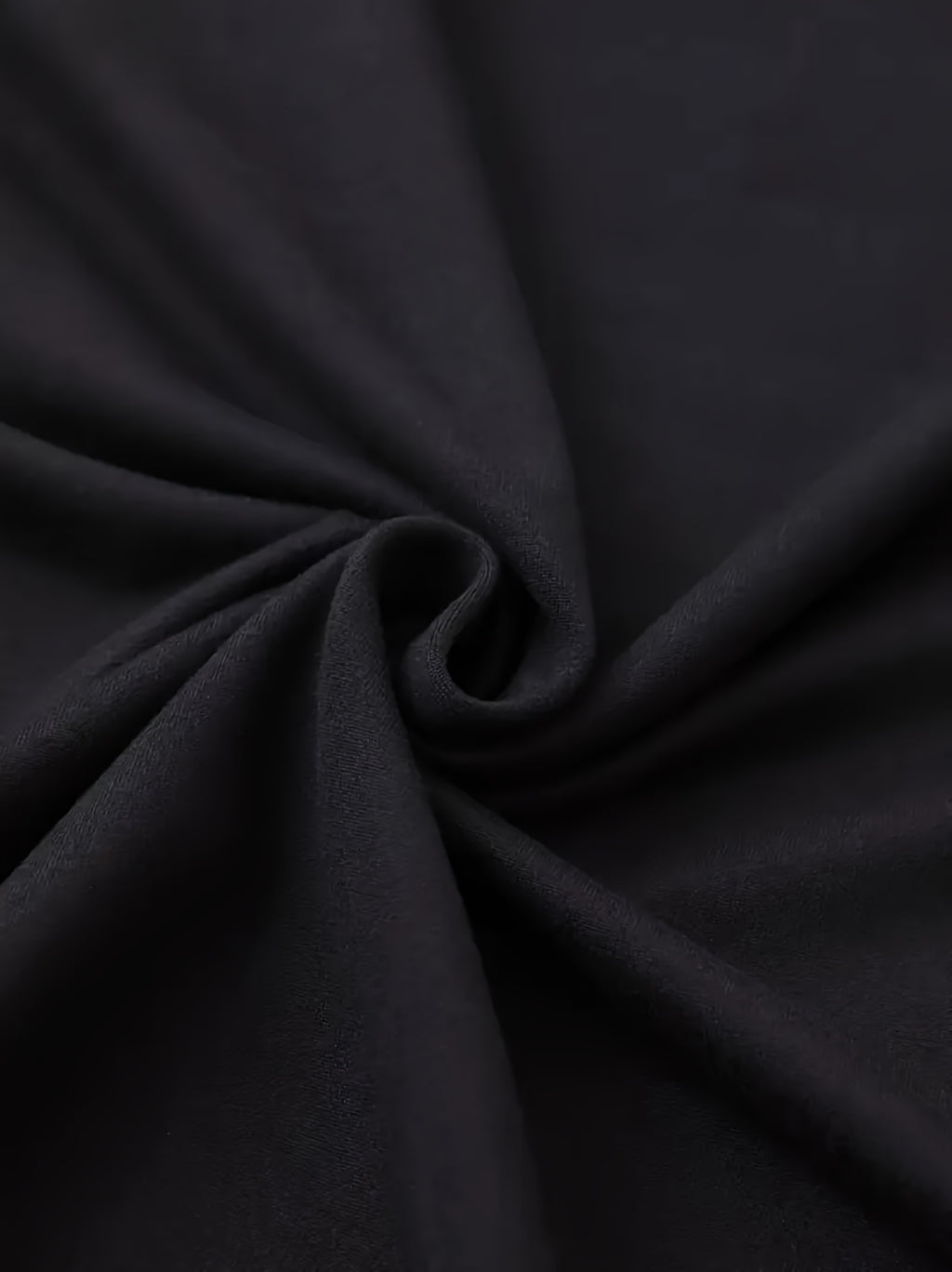 T-shirt grande taille, col rond, manches courtes, esprit décontracté, détail du col