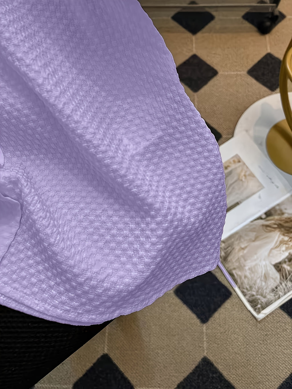 Chemise grande taille, boutonnage, manches courtes, allure élégante, porté de face