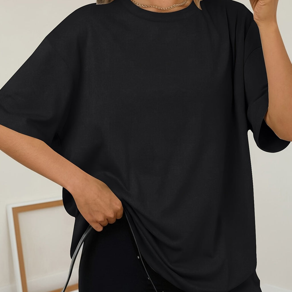 T-shirt grande taille, coupe ample, manches courtes, esprit sportif, porté de face