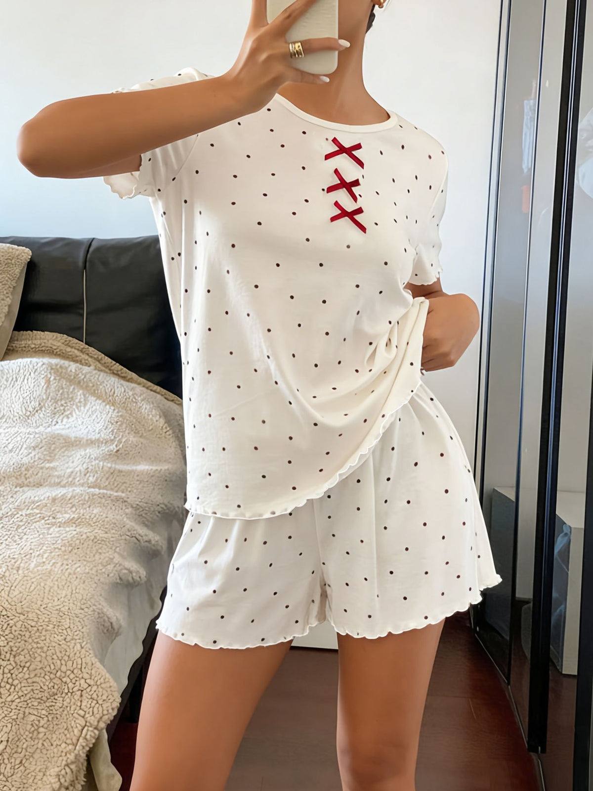 Pyjama grande taille à rayures, allure élégante, porté de face