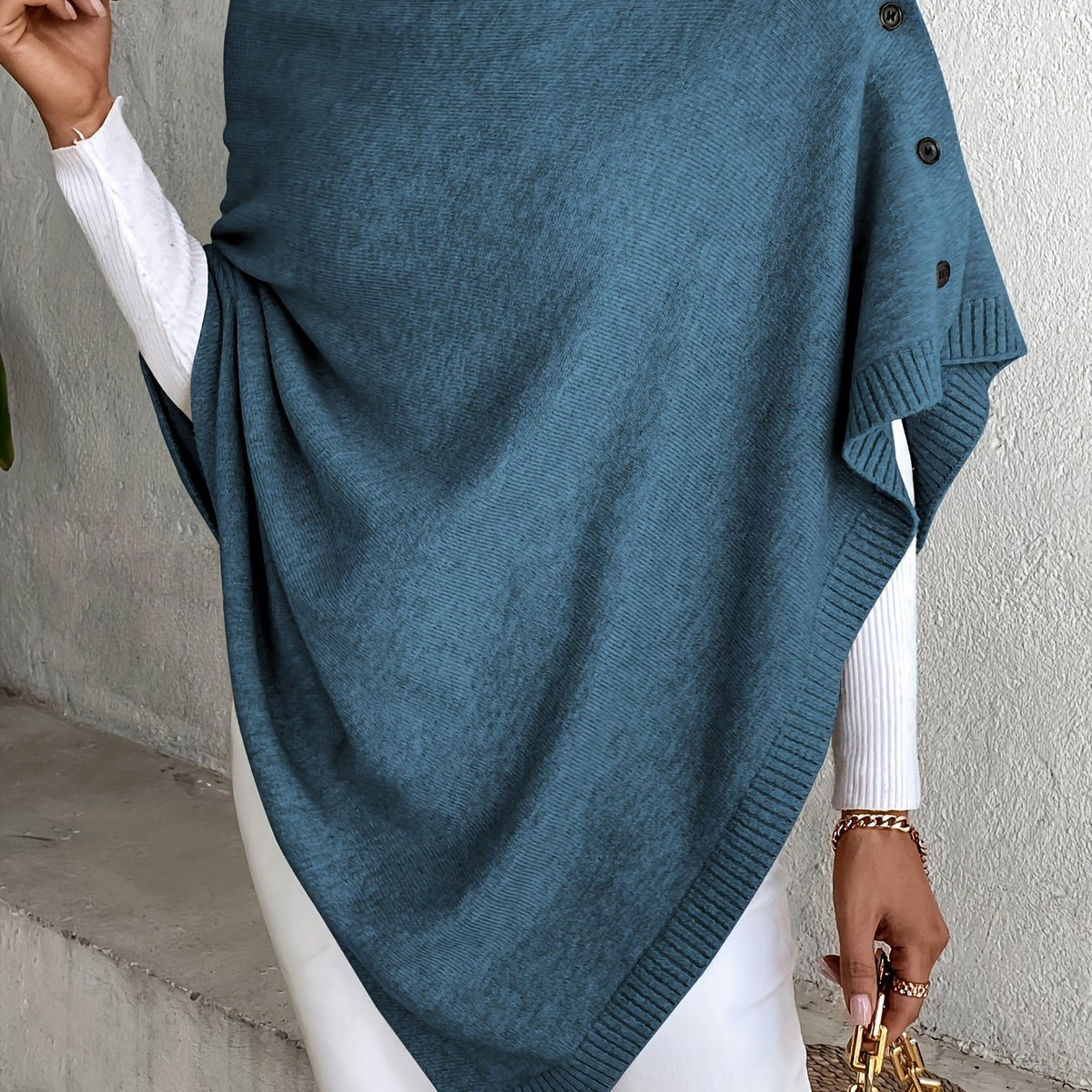 Pull grande taille, coupe oversize, épaules dénudées — composition : 70% Polyester, 20% Acrylique, 10% Polyamide