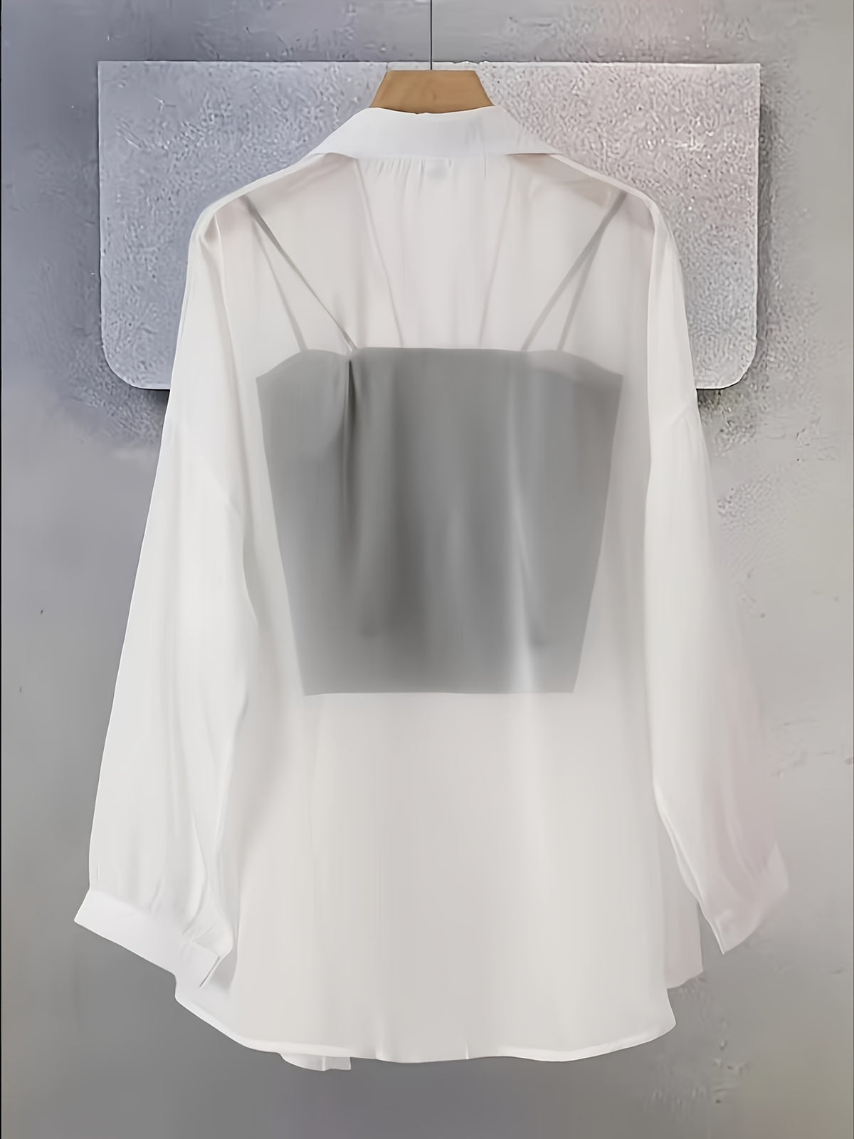 Chemise grande taille, coupe oversize, col cardigan, manches longues, porté de face